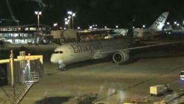 ミサイルやアラート音が緊迫伝える　中東からの政府チャーター機　成田空港に到着