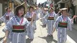 「涼しげな浴衣姿で表参道を踊り歩く　成田市で「成田山平和大塔まつり奉納総踊り」」の画像1