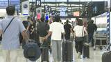 「成田空港でお盆期間の出国ピーク　グアム行く男性「頑張って貯めた給料で」」の画像1