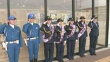 千葉・君津の高校生４人が一日警察署長　地元で買い物客に交通安全を呼びかけ