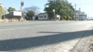 幼稚園バスが道路横断中の歩行者はねる　園児含む４人軽傷　千葉・柏市