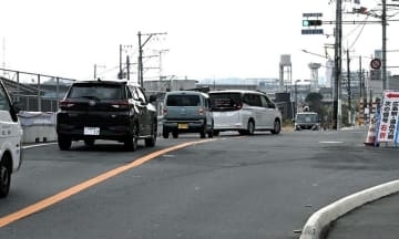 慢性渋滞解消へ時差式信号　広島市東区の芸備線旧中山踏切そば県道交差点