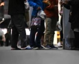 生活保護は「惨めでやりとうない」 困窮・孤立する路上生活者をルポ