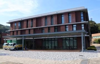 尾道市立大学の新図書館、26日に開館　湊かなえさんのイベント開催
