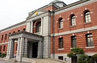 唐辛子の一気飲みを部下に強要　海上自衛隊呉地方総監部、隊員を停職の懲戒処分　指導で洗浄用スプレーを顔に噴射した隊員も