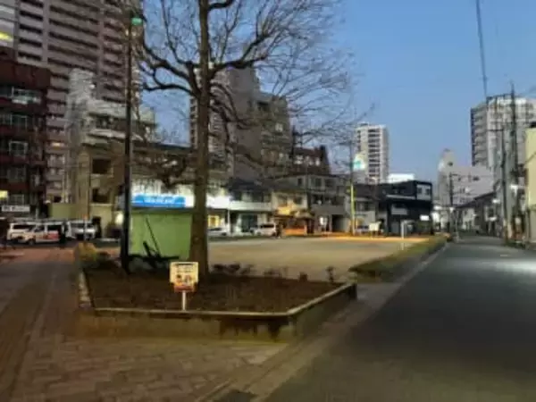 広島駅北口近くの生活道路に車の列　ロータリー避け、あふれ出る　住民「いつか事故が起きる」