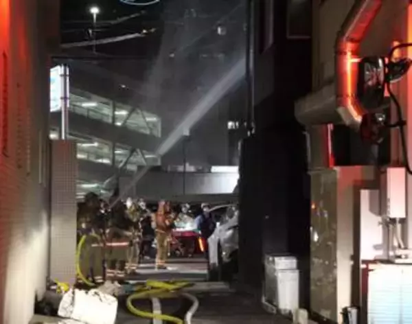 広島市南区でビル火災、3人けが