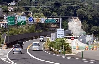 広島呉道路、全線開通から30年　自治体別と分野別の経済効果まとまる