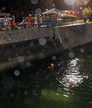 広島市中区で車同士が衝突、1台が川に転落、女性1人救出も心肺停止状態