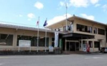 スクールバスで小2児童置き去り　車庫の施錠された車内で父親が発見　島根県川本町