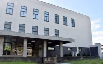 道半ばで夢絶たれた2人の女子大学生、岩国の山陽道で追突のトラック運転手に実刑判決　不注意運転が重大な結果招く