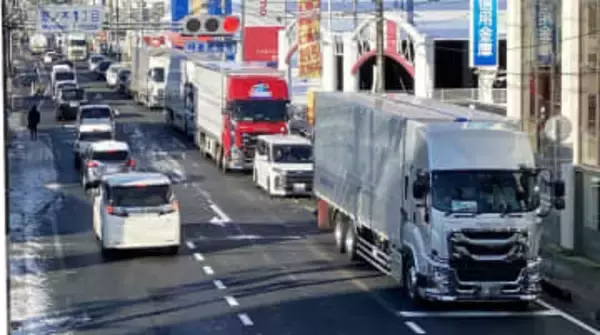 雪の影響で山陽道や周辺の道路が大混乱　広島、山口県境　Uターンラッシュを直撃