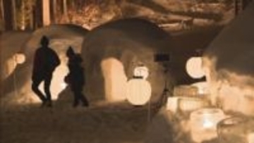 岐阜・高山市で「かまくらまつり」　大小8つのかまくら並ぶ