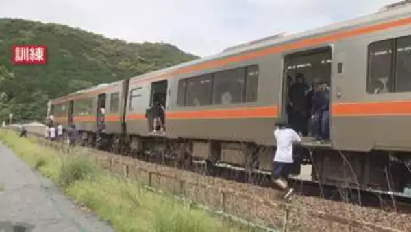 電車通学中の地震に備え ＪＲ東海などが高校生と訓練　三重・熊野市