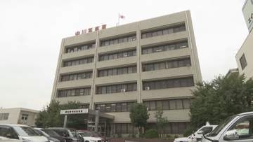 違法駐車を取り締まるパトカーの制止を振り切り･･･車が高校生2人にぶつかり逃走　名古屋・中川区