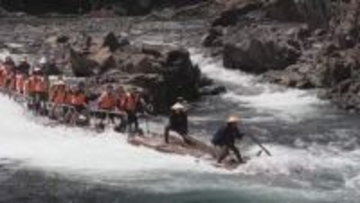 新緑の中 5.5km 1時間の渓流くだり　北山川観光筏下り　三重・和歌山県境