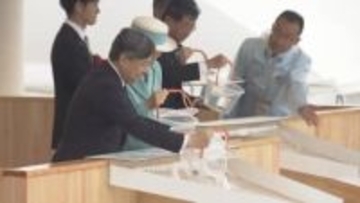 天皇皇后両陛下　三重県を訪問　「全国豊かな海づくり大会」に出席　水産高校の実習船をご覧になり、生徒との交流も