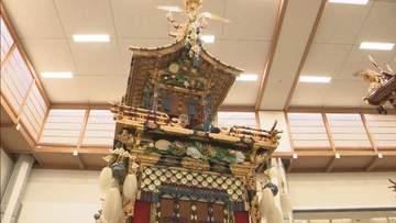 小学生が祭屋台に特別乗車　岐阜・高山祭