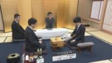 藤井六冠の５連覇かかる　王将戦第４局を前に検分