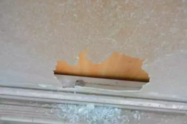 岡崎市の小学校で窓ガラスが割られる被害　破片とともに石が見つかる　学校は警察に被害届