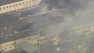 発生から29時間以上経つも鎮火せず　リサイクル工場の火事で消火活動続く　名古屋・港区