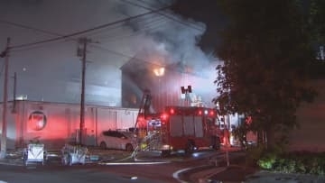 3階建ての店舗兼住宅で火事　住人とみられる2人死亡　約5時間後に鎮火　名古屋・中村区