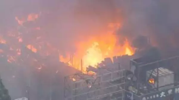 伊勢神宮近くの商店街で火事　約４時間後に鎮圧も消火活動継続
