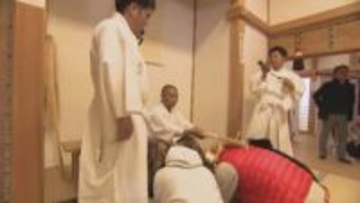 国府宮はだか祭　朝からにぎわう　一足早く新男に触れ厄落とし　愛知・稲沢市