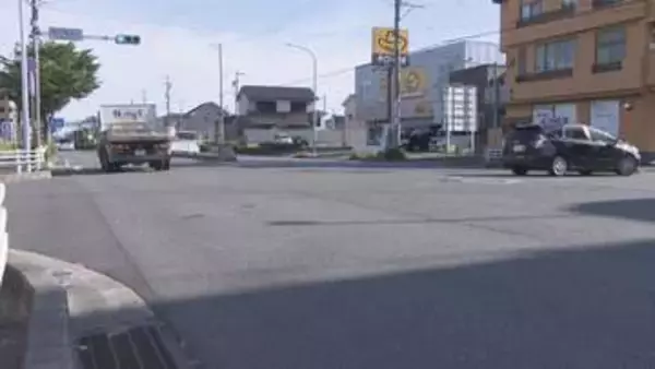 パトカー追跡の車が衝突事故後に逃走　赤信号で交差点進入か　男性軽傷　名古屋・港区