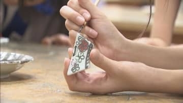 「こんなに難しいことをやっていてびっくり」　児童が伝統工芸「渋草焼」の絵付け体験 岐阜・高山市