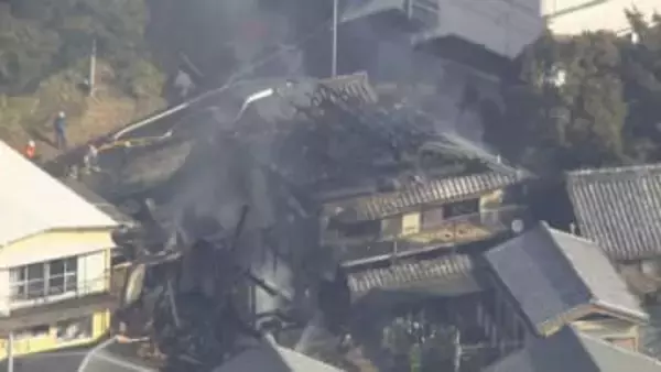 住宅火災　少なくとも3軒が焼ける　1人死亡　三重・鳥羽市