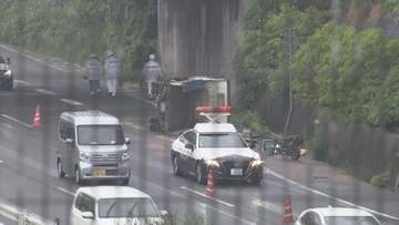 「トラックが国道に落下した」中型トラックが高架の道路から滑り落ちる　運転していた男性が重傷　名古屋・緑区