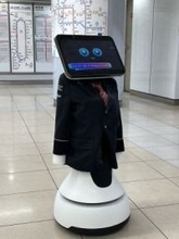 地下鉄栄駅で自走式「AI案内ロボット」の実証実験スタートへ　駅員の「現場の知恵」をAIに蓄積　他社路線を含む乗り換え案内や車いす利用者の識別も可能