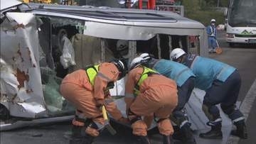 トンネル内の事故を想定した訓練　NEXCO中日本「早めにスタッドレスタイヤの装着を」　岐阜・郡上市