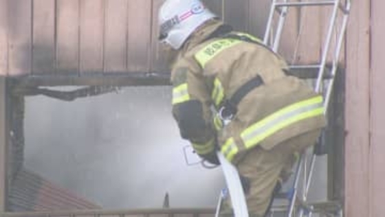 岐阜市で住宅全焼 住人の親子ら３人搬送