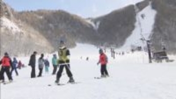 子どもたちがスキー交流会　地元の小学生と富山県の小学生が親交を深める　岐阜・高山市