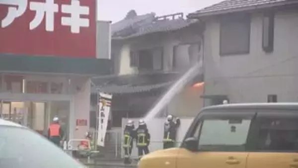 木造2階建ての住宅が全焼　住人男性死亡　愛知・蒲郡市