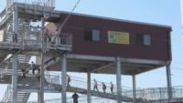 「津波避難タワー」にのぼる訓練　三重・紀宝町で9月に完成　南海トラフ巨大地震を想定