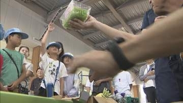 親子で市場の裏側を見学　競りやマイナス25℃の冷凍庫を体験　岐阜・高山市