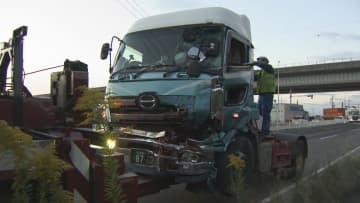 積み荷の軽油約２００リットルが漏れ出す　大型トラックとトレーラーが衝突　運転手は意識あり　弥富市の西尾張中央道（１０月２７日午後６時３０分）