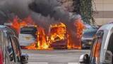 「商業施設の駐車場で車複数台が炎上 名古屋・西区」の画像1