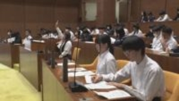 「中学生議会」が行われる　中学３年生が市長や執行部に質問　三重・熊野市