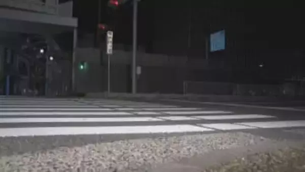 三重・四日市市　横断歩道を横断中の男性がひき逃げ　バイクは逃走中