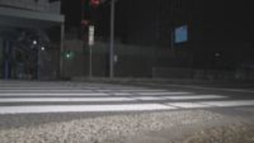 三重・四日市市　横断歩道を横断中の男性がひき逃げ　バイクは逃走中