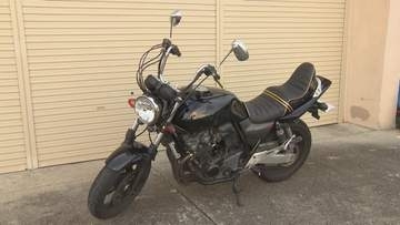 集団で信号を無視しバイクで暴走か　男２人逮捕　　愛知・瀬戸市の交差点