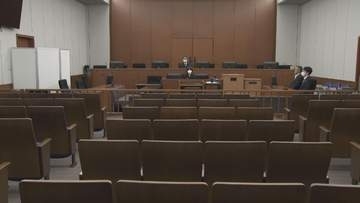女性2人の遺体を山中に遺棄　初公判で女「黙秘します」　岐阜地裁