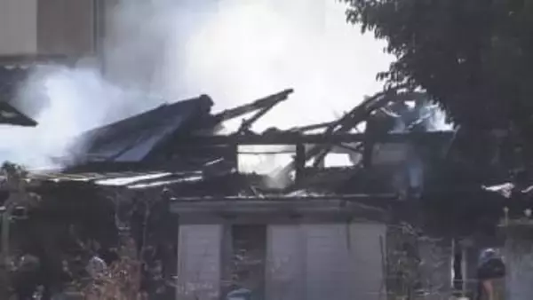 愛知・春日井市で火事　火元の倉庫と住宅が全焼　住人の80代男性は逃げてけが無し