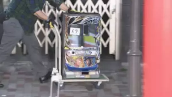 “全国規模の賭博グループ”首謀者ら男3人を逮捕　常習的に不特定の客を相手にスロット賭博か