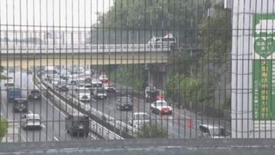 【速報】トラックが高速道路から落下　運転手の男性は命に別条なし　名古屋・緑区