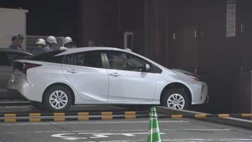 「踏み間違えた」ドラッグストアに車突っ込む　店舗の壁と車の間に挟まれ女性死亡　岐阜・可児市